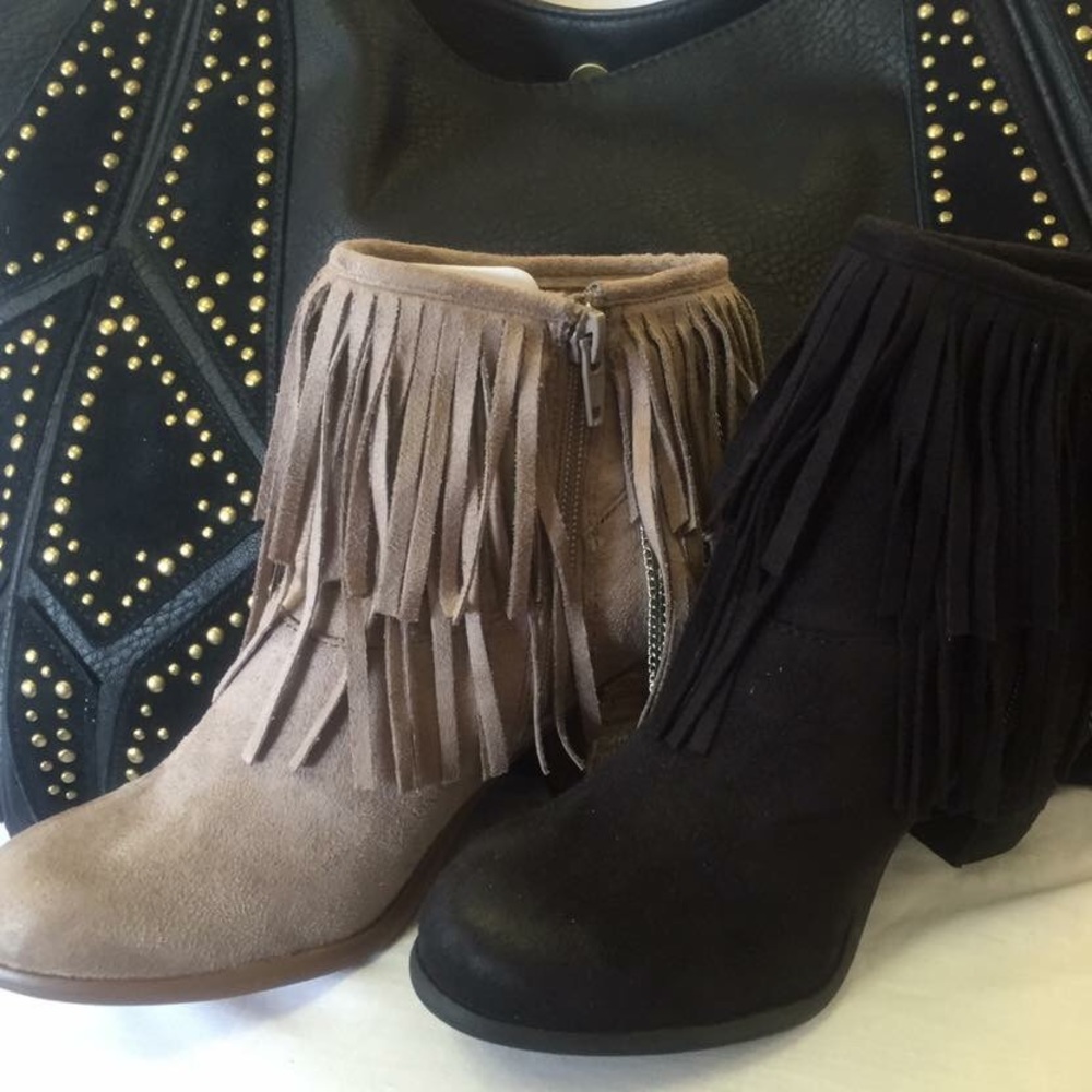 Fringe ankle Bootie taupe
